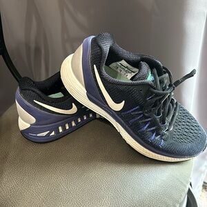 Nike Zoom Odyssey size 9